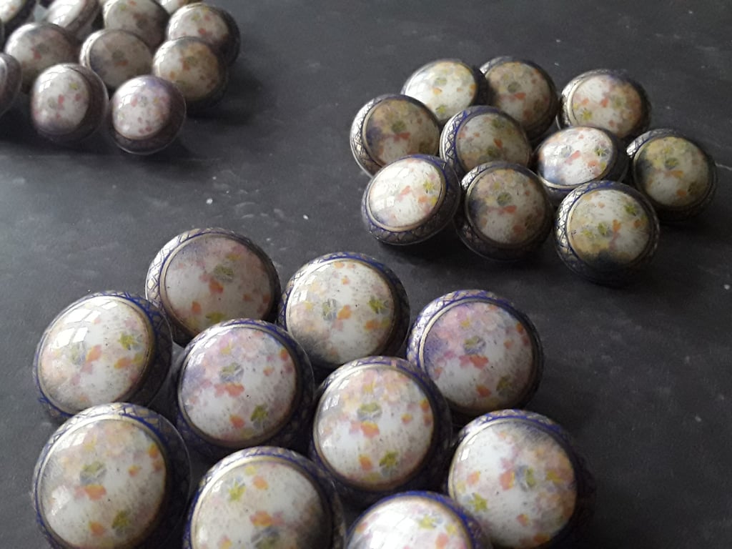 Vintage Look Floral Buttons in 3 sizes Italian made 1987