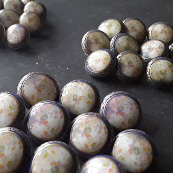 Vintage Look Floral Buttons in 3 sizes Italian made 1987