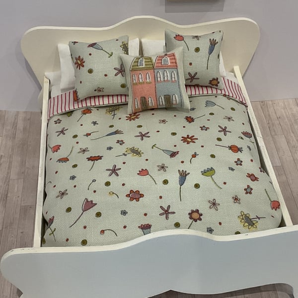 12th scale dolls house bed with bedding and pillows great for Maileg! 