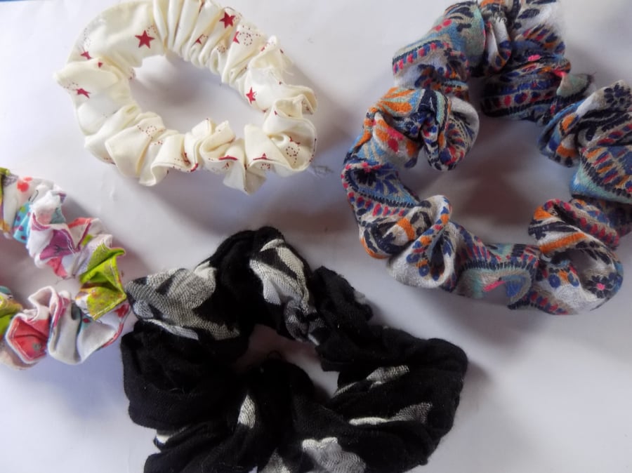 PACK OF 4 SCRUNCHIES (152)