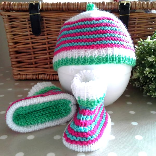 Designer Hand Knitted Baby Girl's Hat & Booties set 0-3 months size