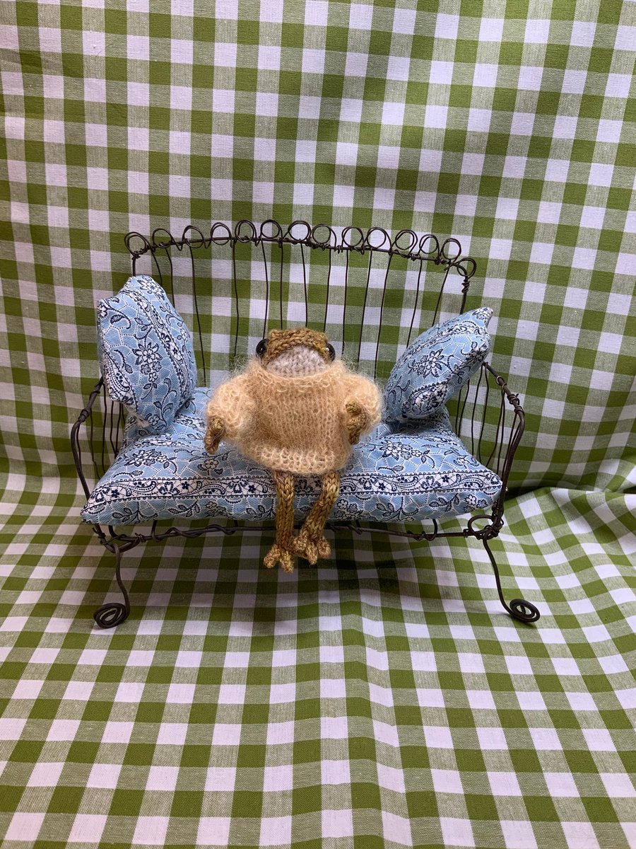 Tiny Hand Knitted Frog - Dot Pebbles Pattern - SALE!