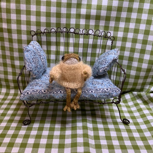 Tiny Hand Knitted Frog - Dot Pebbles Pattern - SALE!