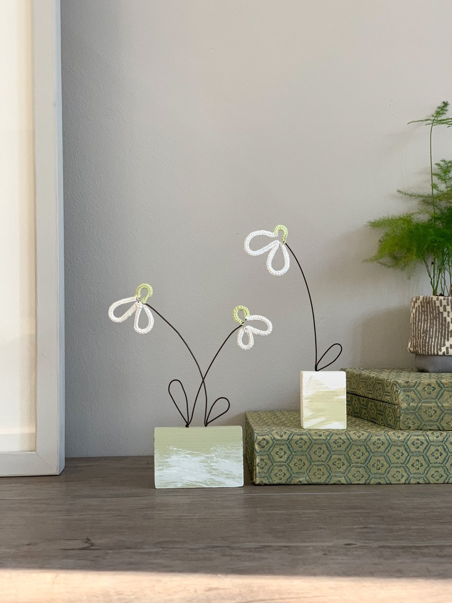 Wire and Crochet Single Snowdrop - White base with green