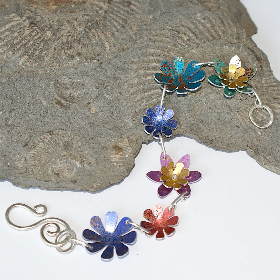 Spring flowers bracelet