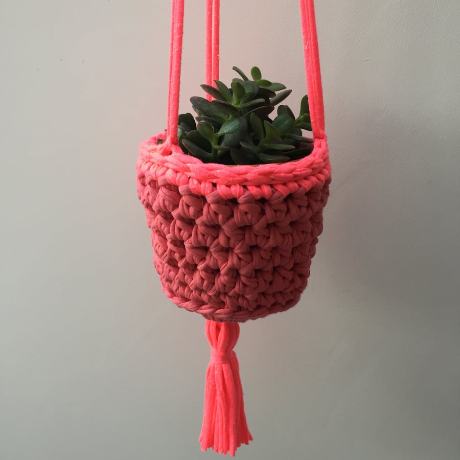 Crochet hanging planter - pink and neon pink - free UK shipping