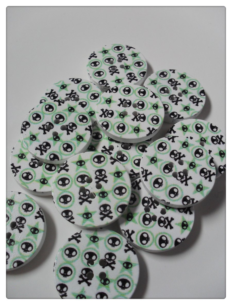 5 x 2-Hole Printed Wooden Buttons - 30mm - Stars & Skulls