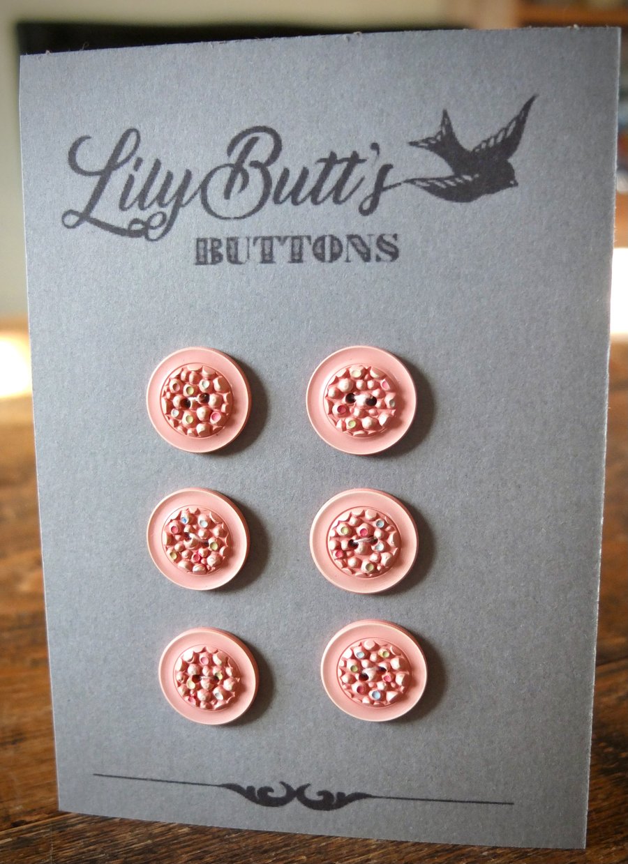 6 Vintage Baby Pink Buttons - 18mm