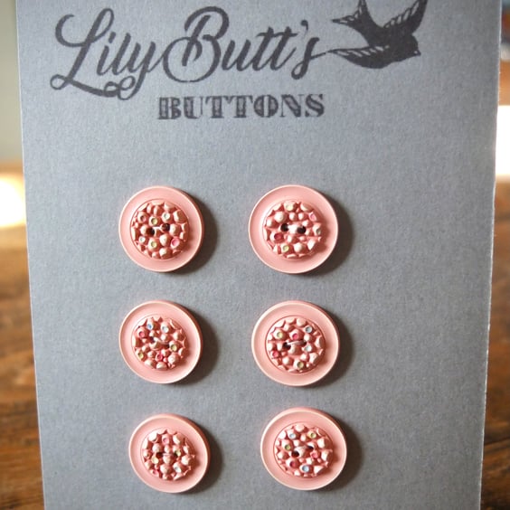 6 Vintage Baby Pink Buttons - 18mm