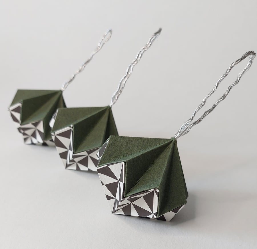 Set of 4 Origami Diamond Bauble decorations (sml) 