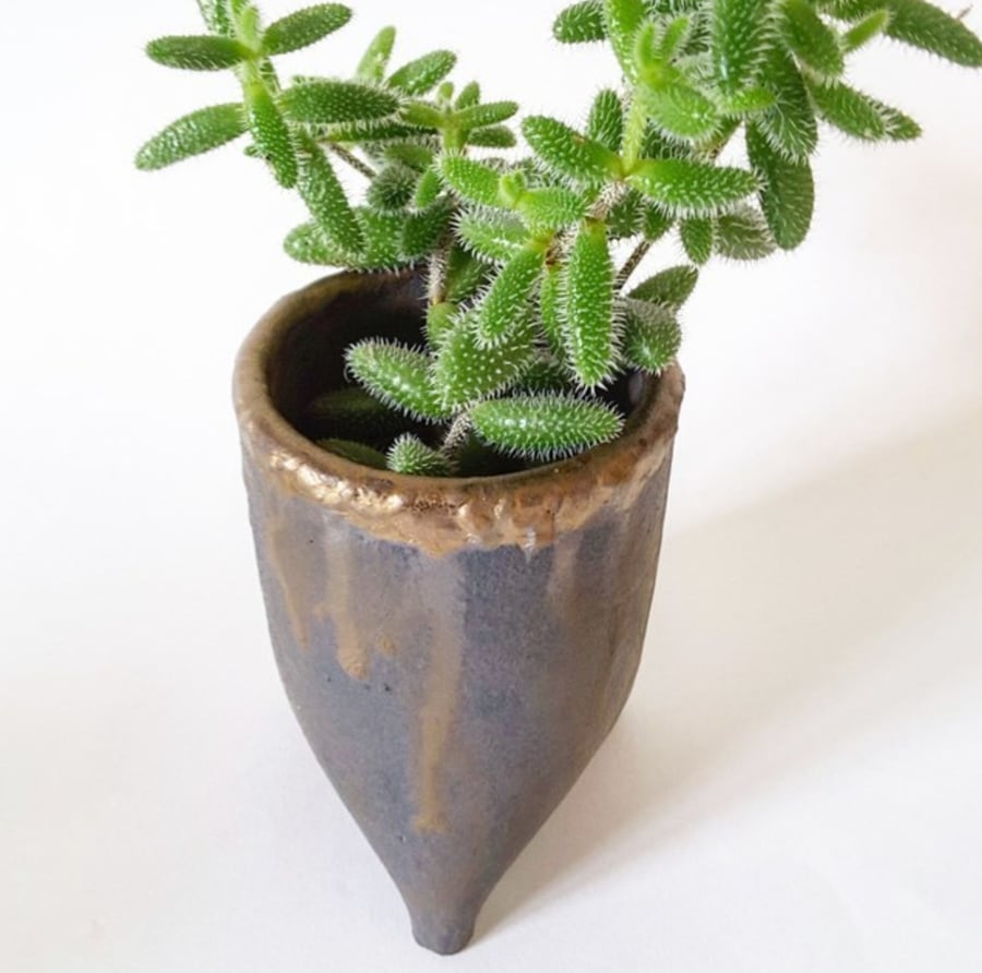 Three legged Ceramic Plant Pot Holder 