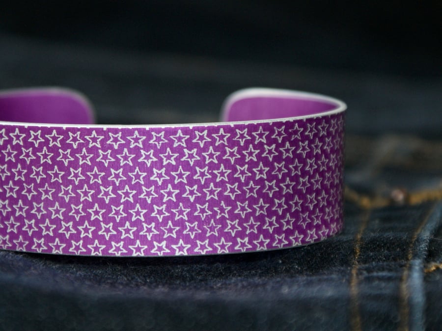 Star pattern aluminium cuff pink