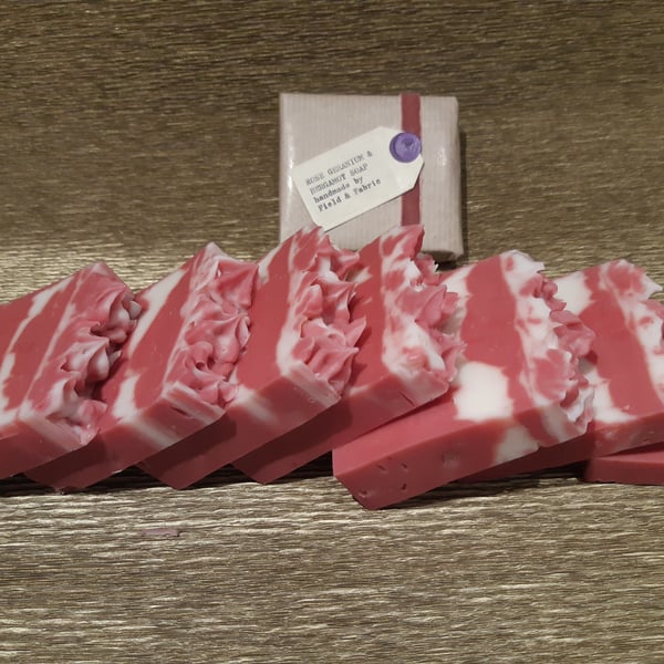 Rose geranium and bergamot soap -  vegan - SLS and paraben free - 90g piped top