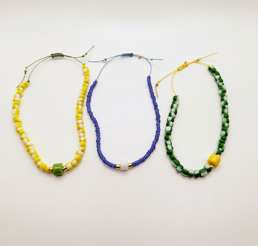 Adjustable thin striped blue glass bead bracelet