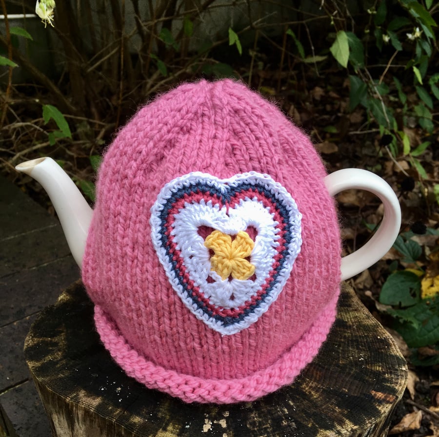 Crochet Heart Tea Cosy, Pink Vintage Heart Tea Cozy
