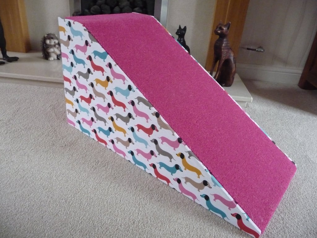 32cm H. x 65cm L. Pet Ramp Dachshund Fabric with Lush Pink Carpet
