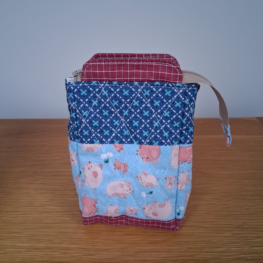 Pigs quilted zipped carton pouch