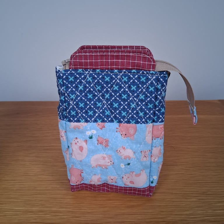 Pigs quilted zipped carton pouch