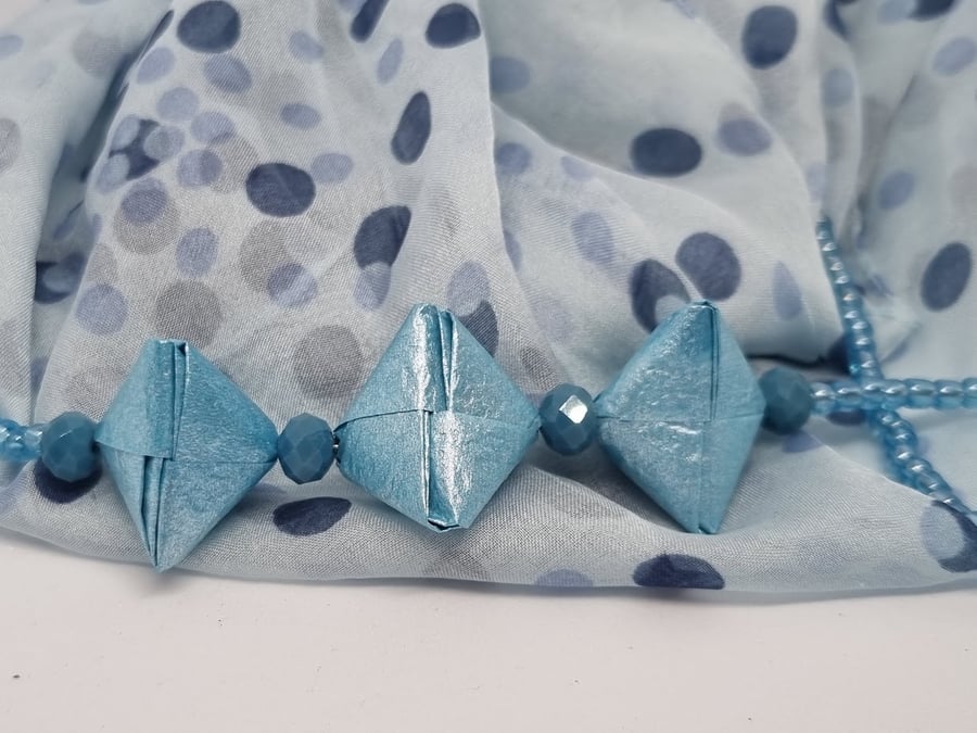 Handmade origami necklace: blue pearlescent paper and small beads 