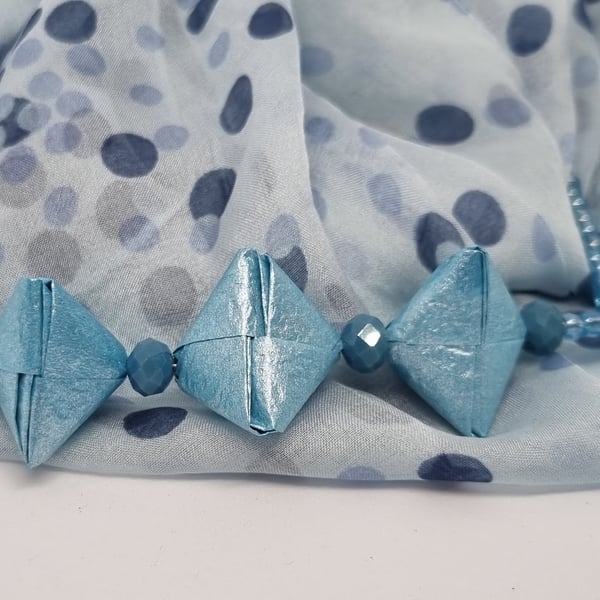 Handmade origami necklace: blue pearlescent paper and small beads 