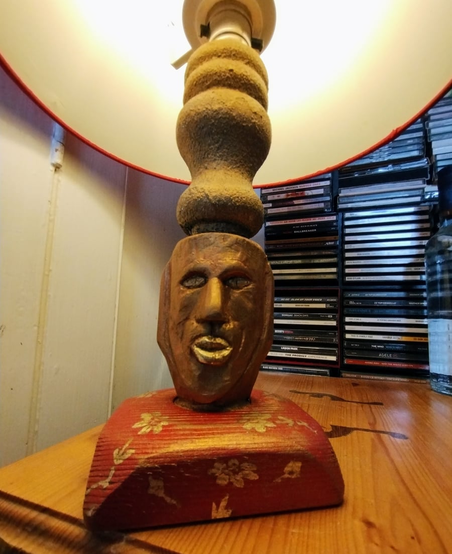 Face table lamp