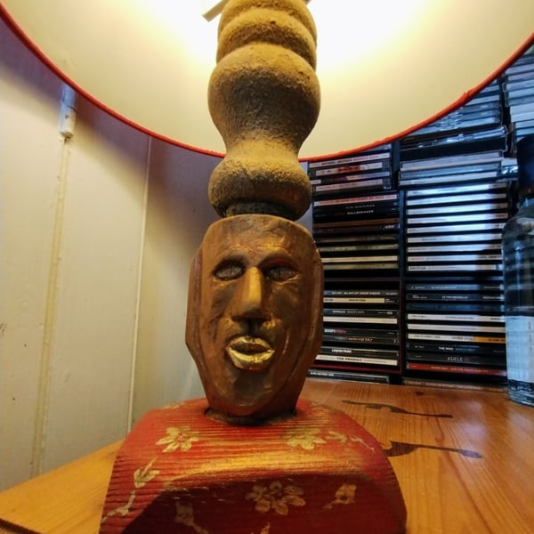 Face table lamp