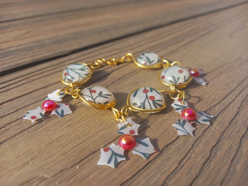 White Bubble Holly Bracelet with Holly Charms