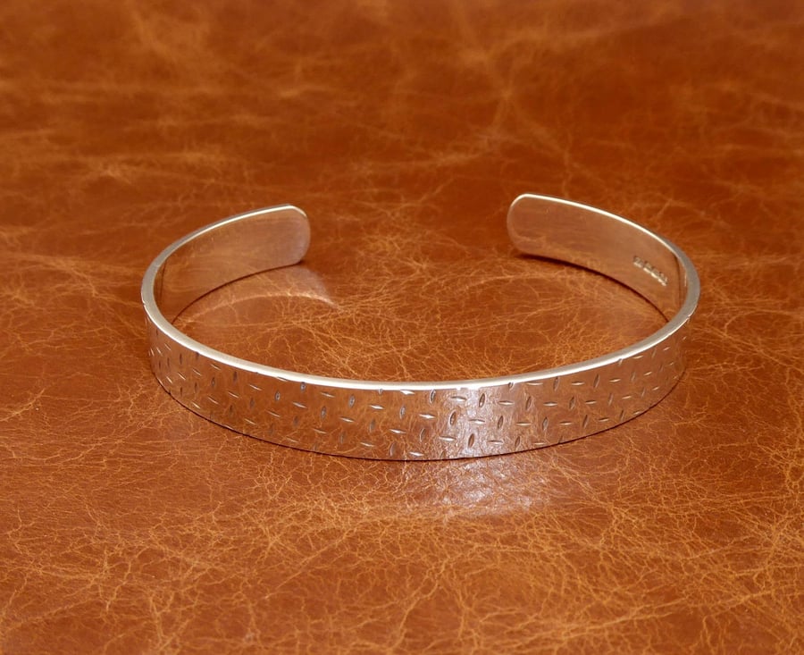 Men's 26 Grams "Crosshatch" Solid 925 Sterling Silver Torque, Bangle, Bracelet.