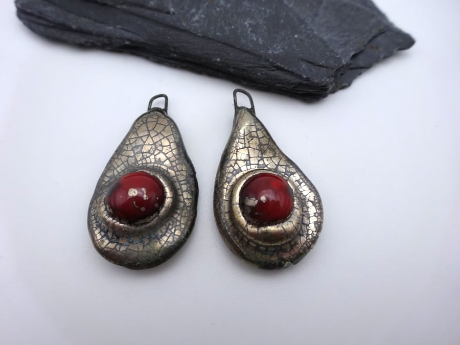 silver and red ceramic drops