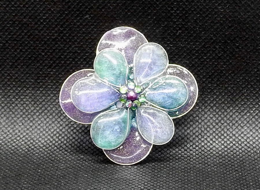 Double flower wire brooch 