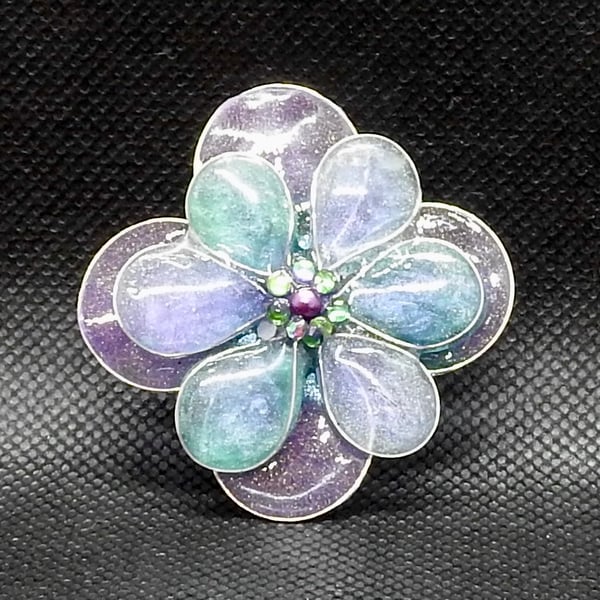 Double flower wire brooch 