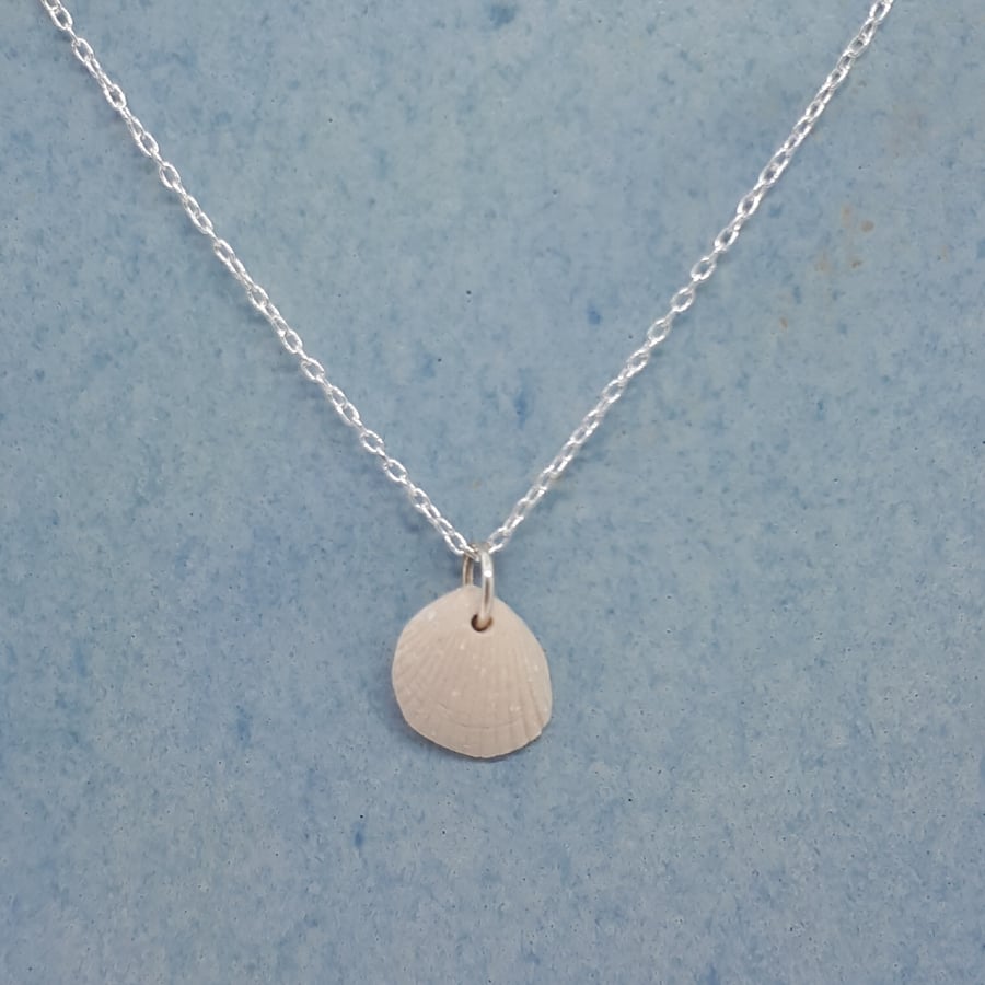 Ceramic cockle shell necklace, small