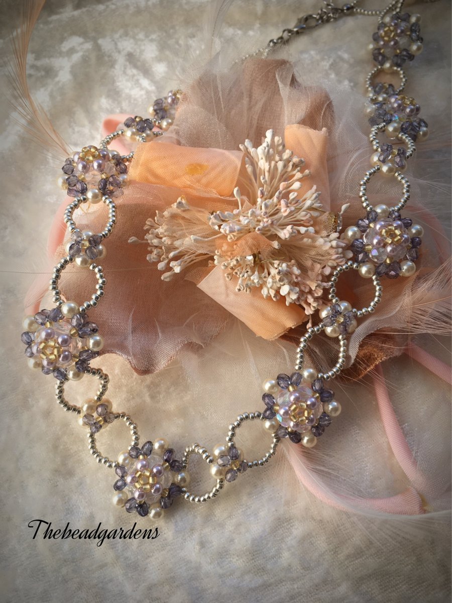 Pale flower necklace 