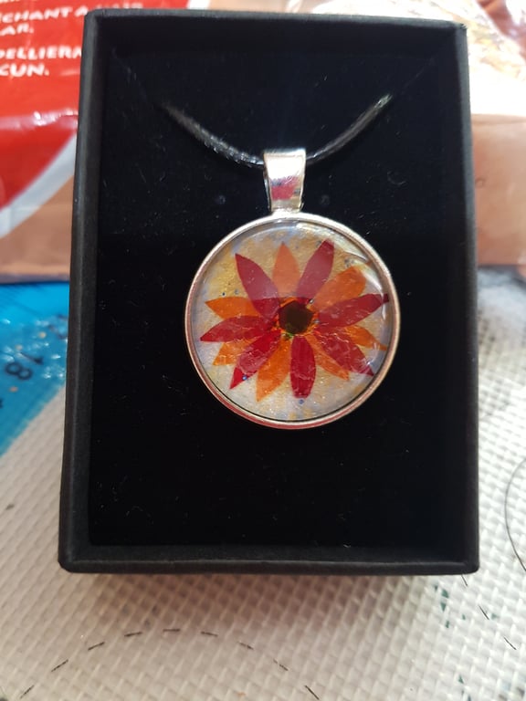 circular pendant with flower design retro hippy style pendant 