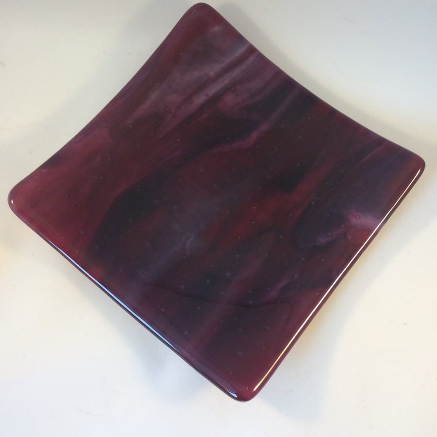 Cranberry and pink fused glass plate  (0533)