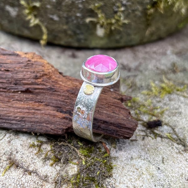Pink sapphire silver and 18ct gold ring U.K. size O