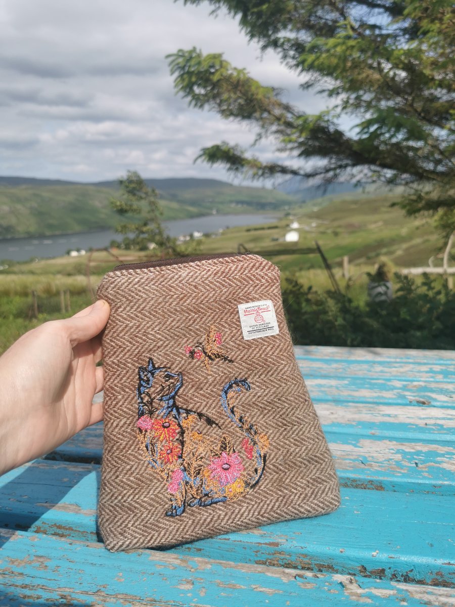Harris Tweed case with embroidered Cat