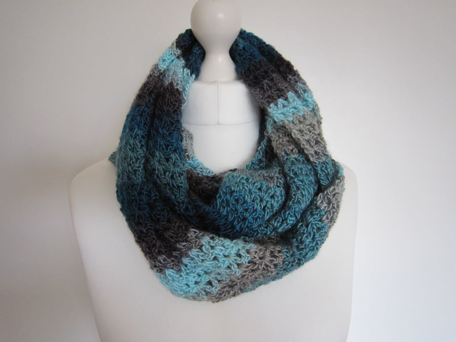 Blue Infinity Scarf, Snood, Gender Neutral, Handmade scarf, Unisex Scarf