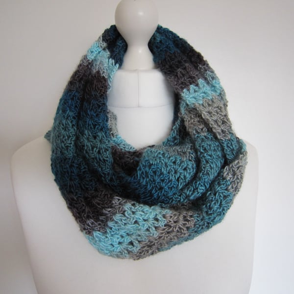 Blue Infinity Scarf, Snood, Gender Neutral, Handmade scarf, Unisex Scarf