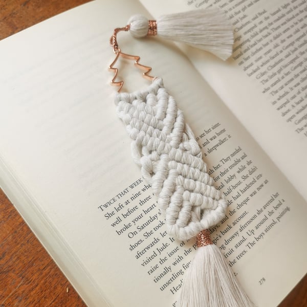Bookmark - Christmas Tree, Handmade Macrame - White & Rose Gold FREE UK P&P
