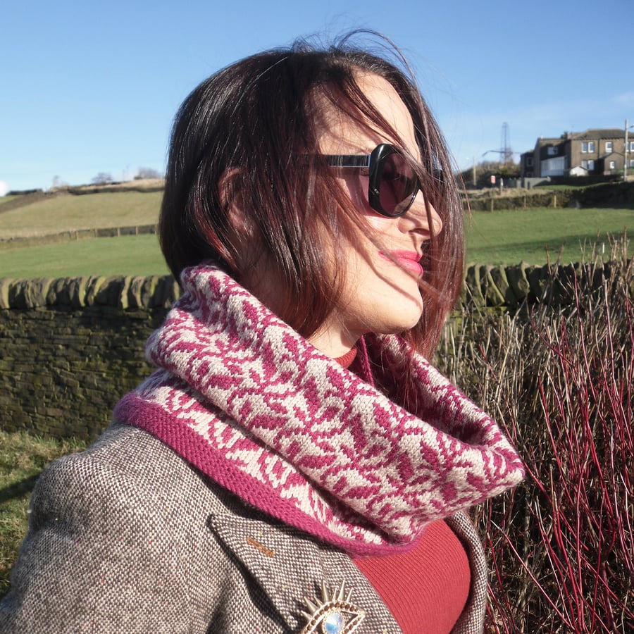 Knitting Pattern for a Fair Isle inspired trailing leaves cowl