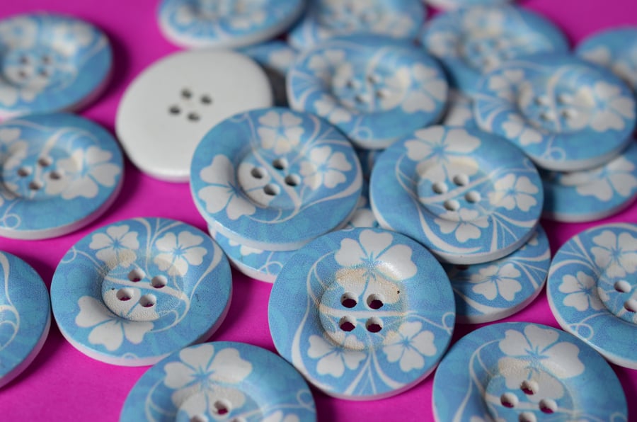 30mm Wooden Blue & White Floral Buttons 6pk Large Flower Button (RLG3)