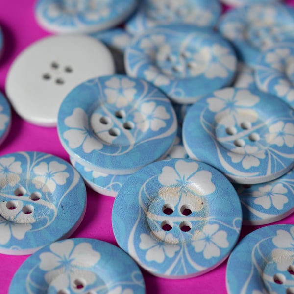 30mm Wooden Blue & White Floral Buttons 6pk Large Flower Button (RLG3)