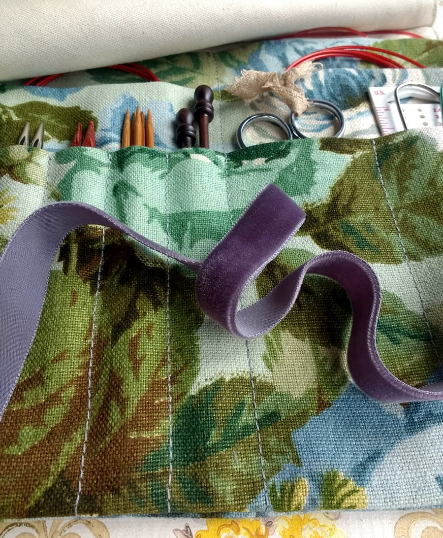 The "Lara" knitting needle travel wrap