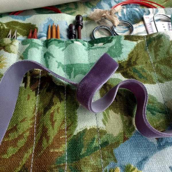 The "Lara" knitting needle travel wrap