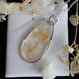 R23 Resin necklace with dried flowers