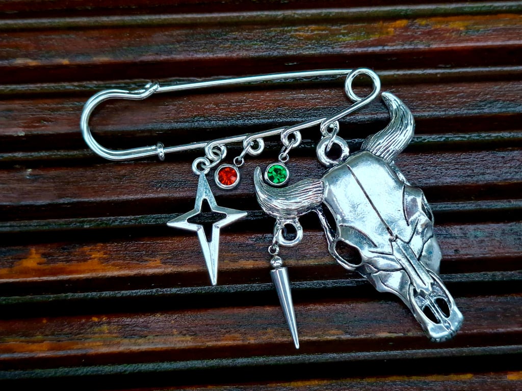 Safety Pin Brooch Badge silver charms alternative emo gothic punk skull star