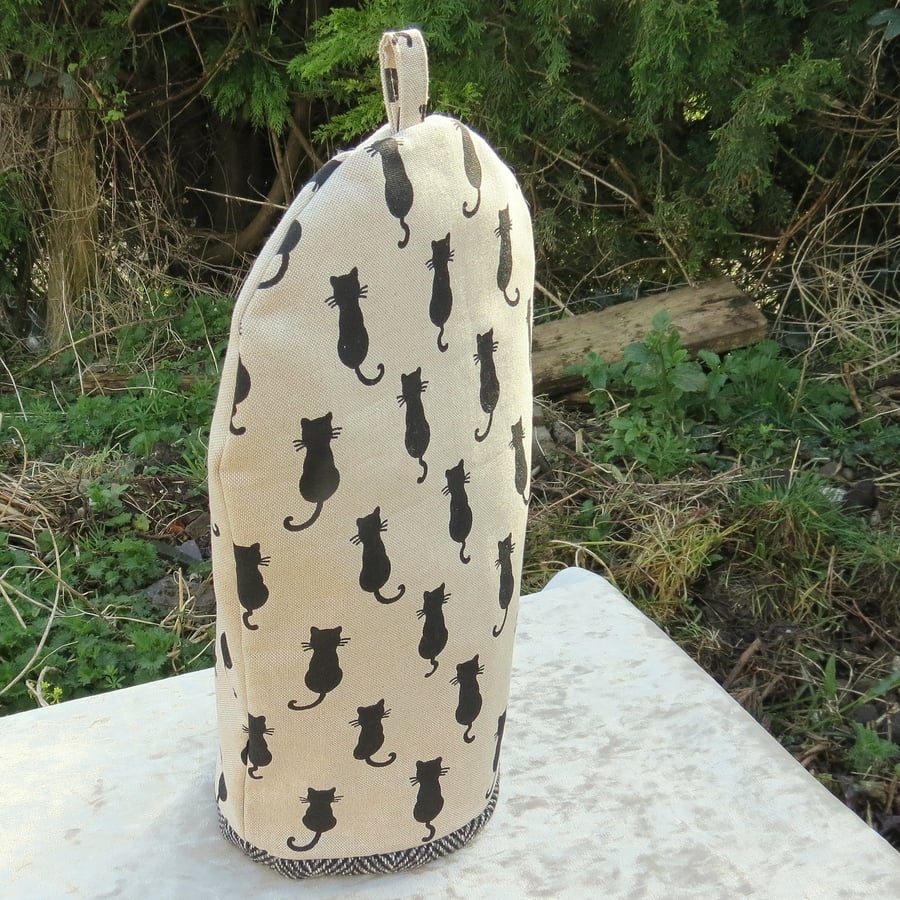 Coffee cosy.  Cats.  A cafetiere cover, size large.  To fit a 6-8 cup cafetiere.