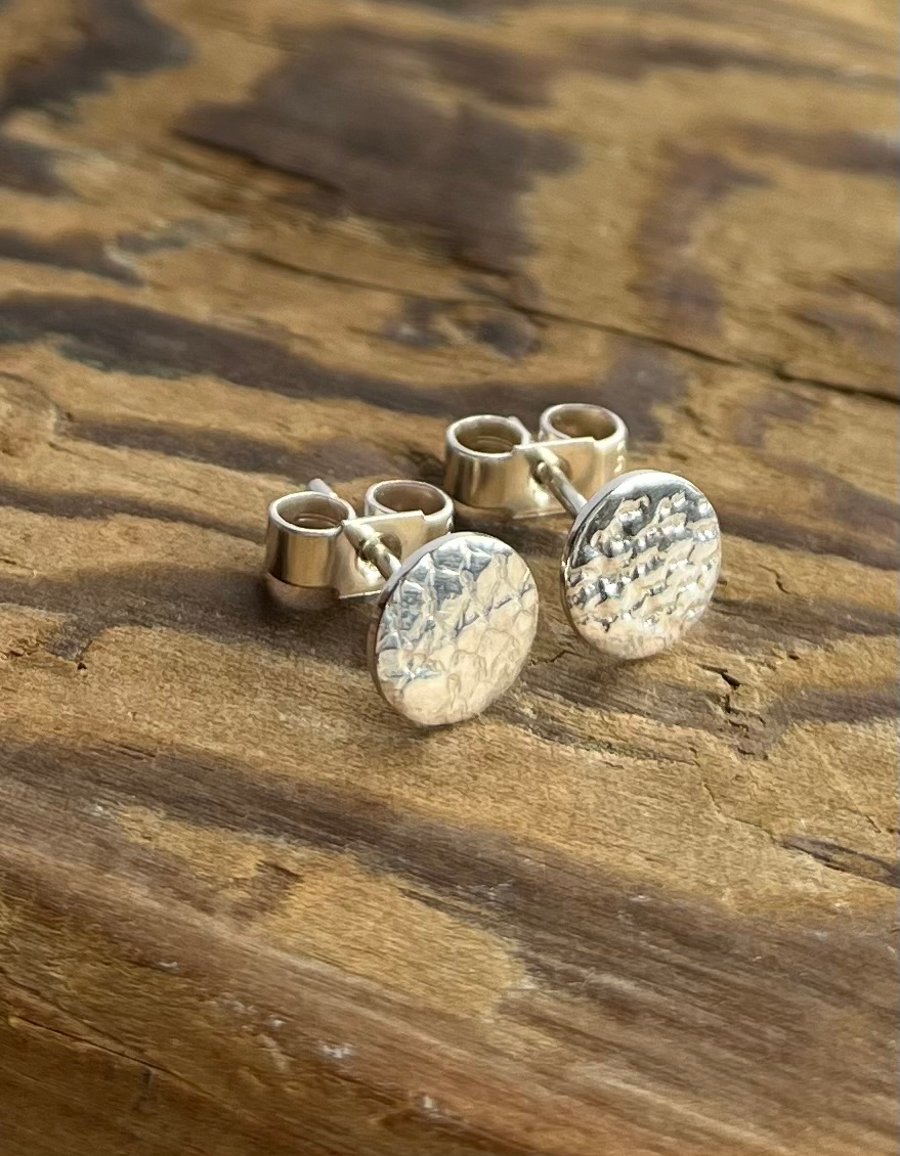 Lace Patterned studs