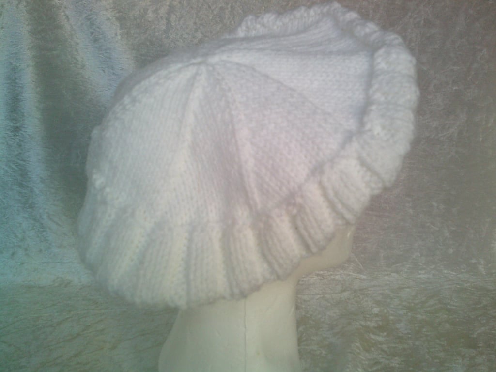 Hand Knitting Ladies White Aran Beret